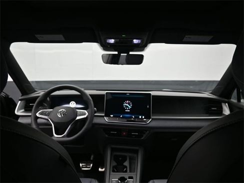 New 2026 Volkswagen Tiguan SE R-Line image 10