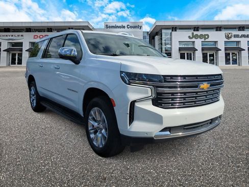 Used 2024 Chevrolet Suburban Premier RWD image 2