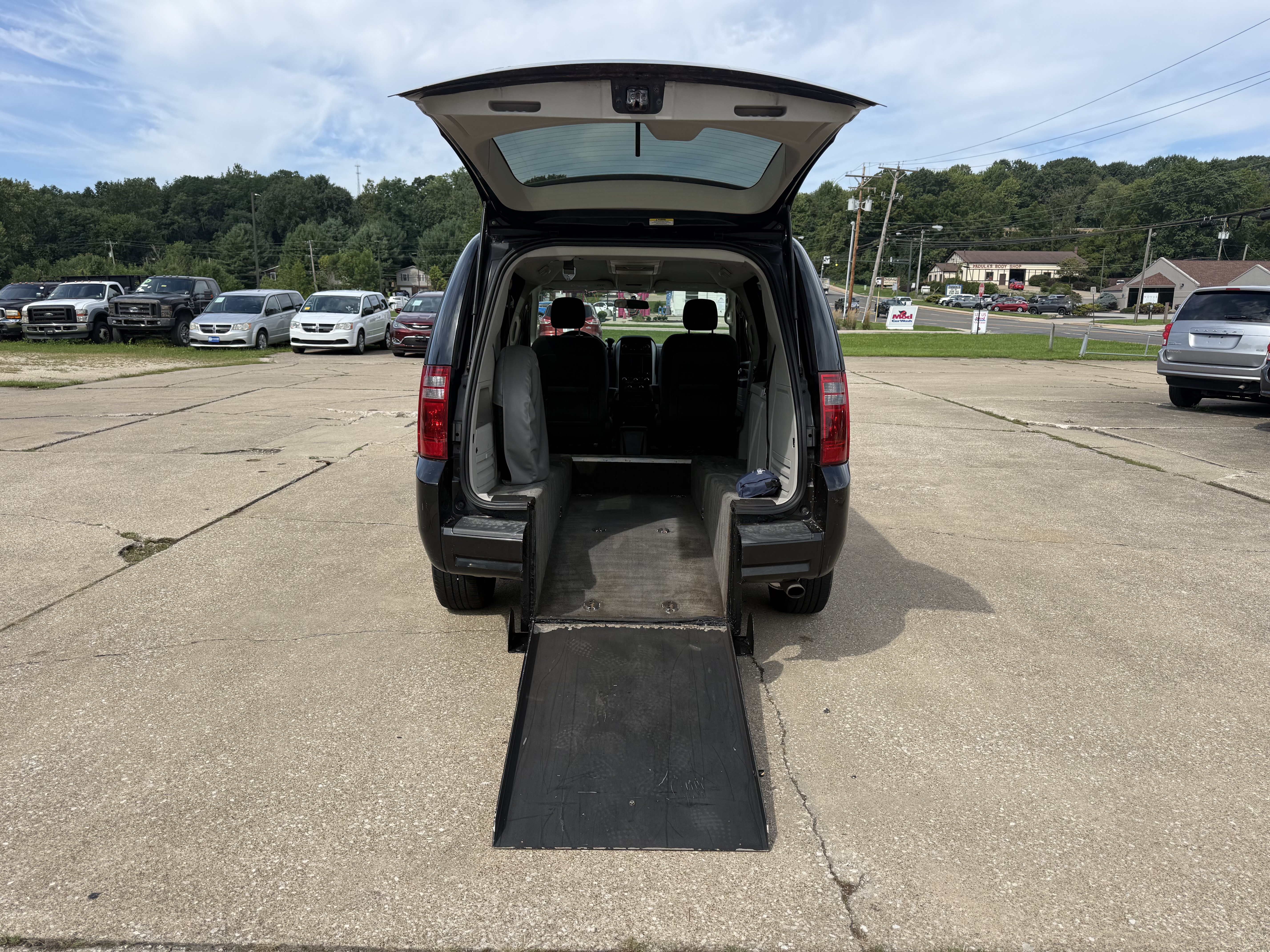 Used 2008 Dodge Grand Caravan SXT FWD image 1
