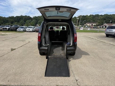 Used 2008 Dodge Grand Caravan SXT FWD image 1
