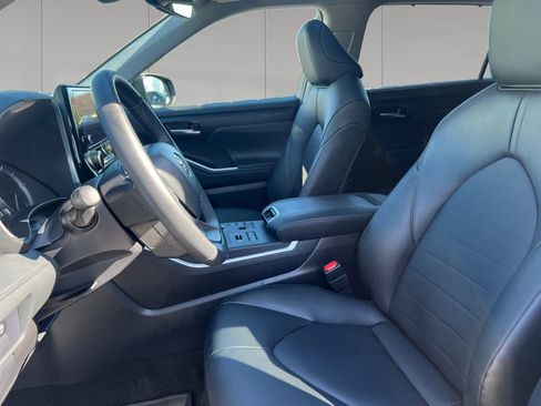 Used 2026 Toyota Highlander XLE image 10