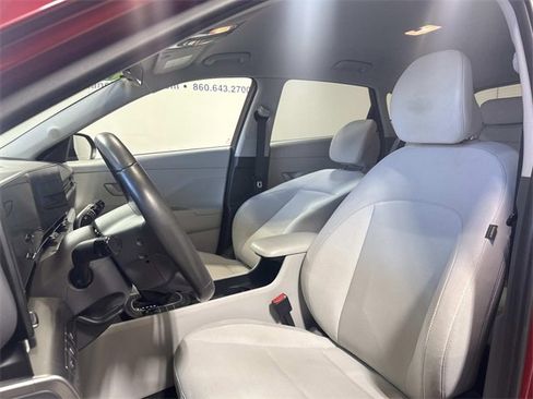 Used 2025 Hyundai Kona SEL image 6