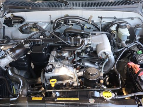 Used 2002 Toyota Tacoma 2WD Xtracab w/ SR5 Pkg w/ Chrome Pkg image 30