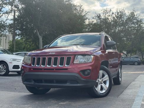 Used 2012 Jeep Compass Latitude w/ Sun/Sound Group AWD/4WD image 3