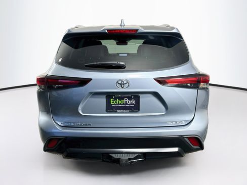 Used 2024 Toyota Highlander XLE AWD/4WD image 7
