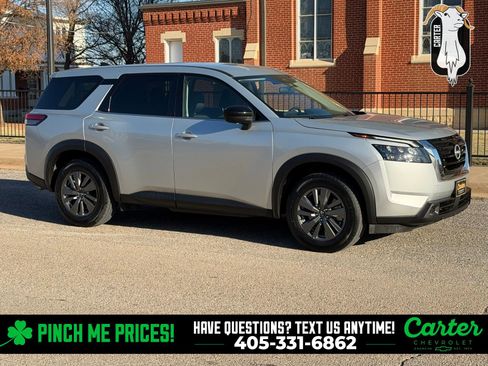 Used 2024 Nissan Pathfinder S image 1