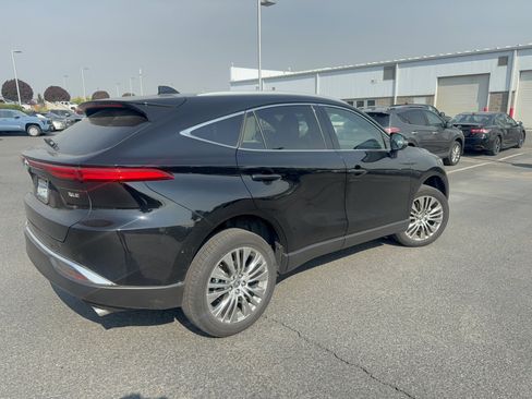 Used 2023 Toyota Venza XLE AWD/4WD image 4