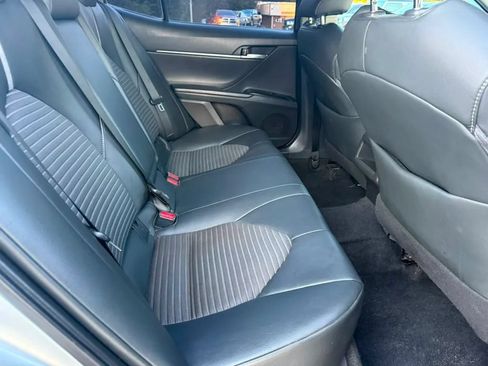 Used 2018 Toyota Camry SE FWD image 8