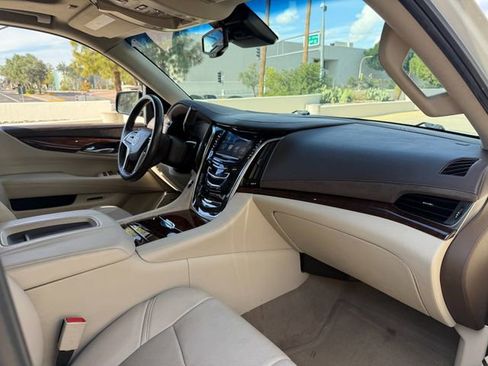 Used 2015 Cadillac Escalade Premium image 29