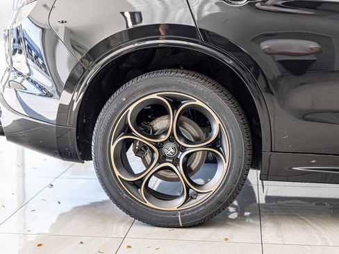 New 2025 Alfa Romeo Stelvio Sprint image 11