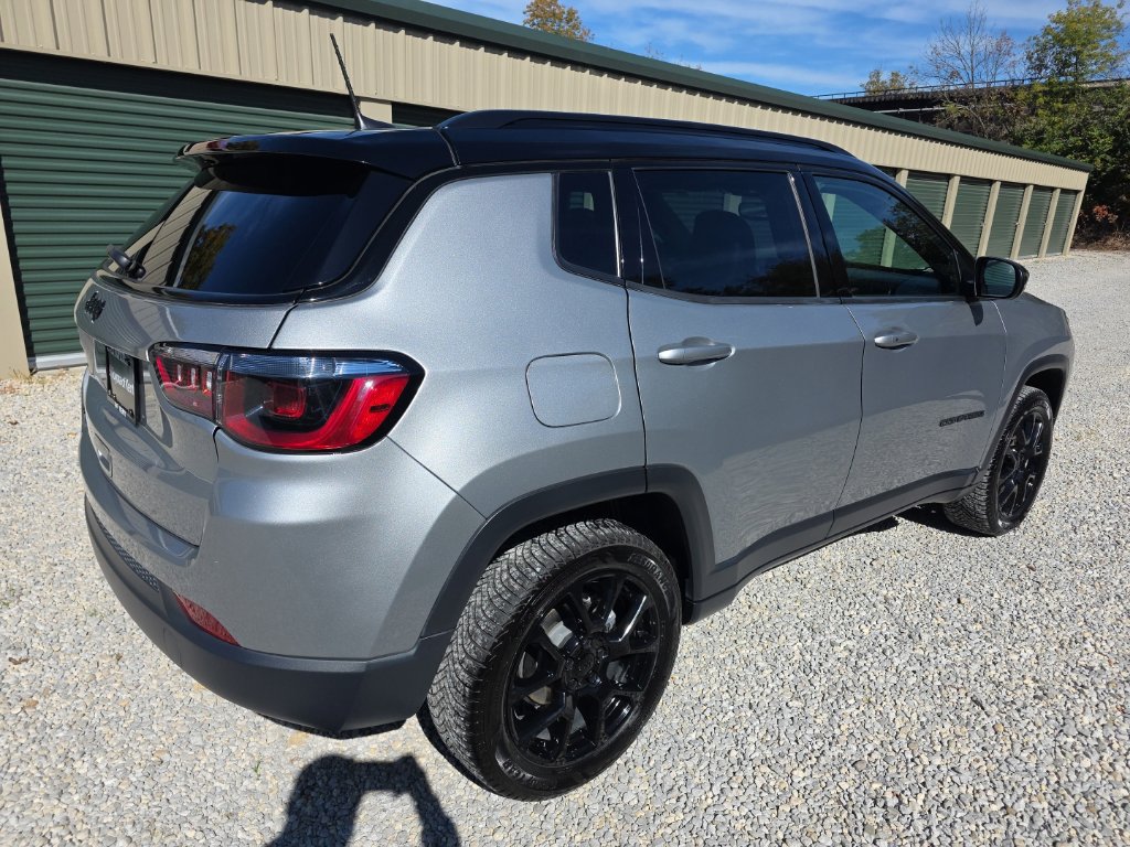 Used 2023 Jeep Compass Latitude w/ Sun and Sound Group AWD/4WD image 7