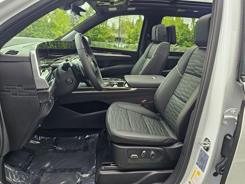 New 2026 Cadillac Escalade ESV Platinum Sport w/ LPO, ONYX Package AWD/4WD image 23