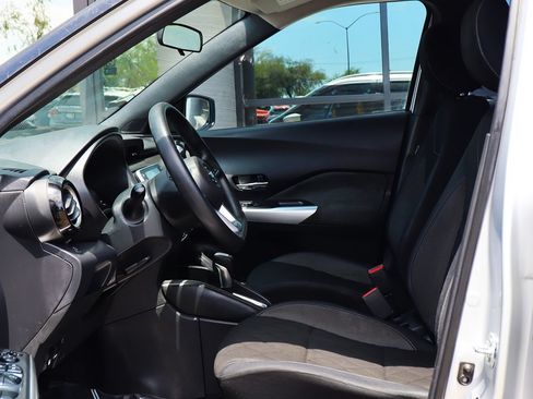 Used 2018 Nissan Kicks SV FWD image 37