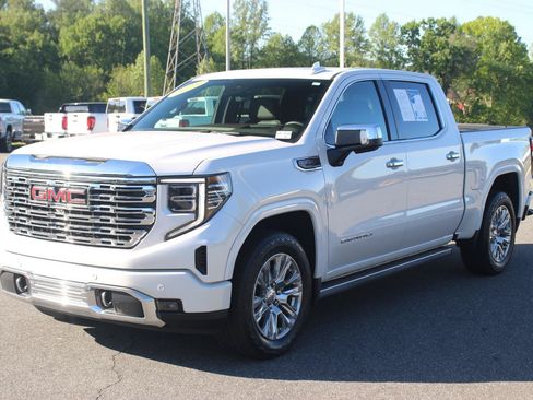 Used 2025 GMC Sierra 1500 Denali w/ Technology Package AWD/4WD image 3