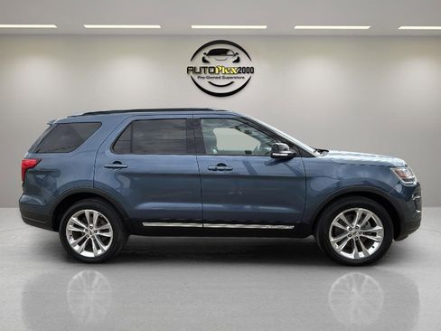 Used 2018 Ford Explorer XLT w/ Equipment Group 202A image 5