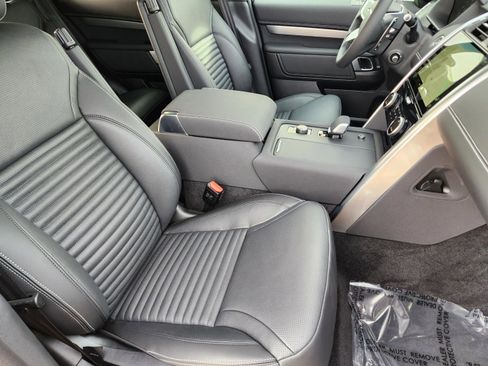 Certified 2024 Land Rover Discovery Dynamic SE AWD/4WD image 9