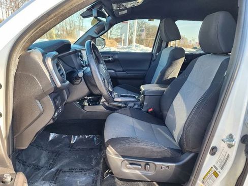 Used 2023 Toyota Tacoma TRD Off-Road image 21