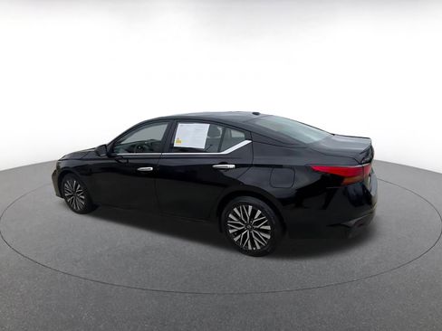 Used 2025 Nissan Altima 2.5 SV image 10