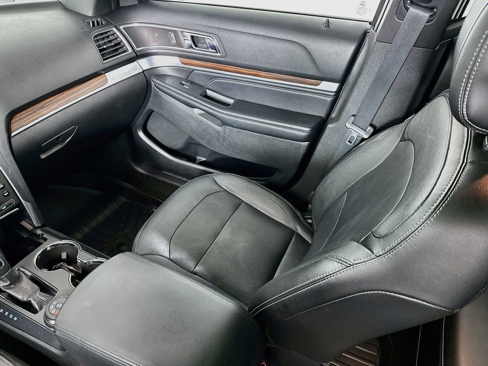 Used 2018 Ford Explorer Limited AWD/4WD image 26