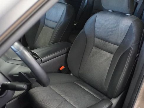 Used 2025 Nissan Rogue SV FWD image 9