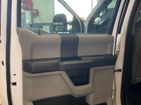Used 2022 Ford F550 4x4 Crew Cab Super Duty w/ Power Equipment Group image 11