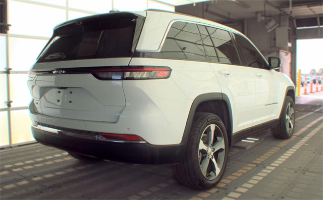Used 2022 Jeep Grand Cherokee Limited 4xe w/ Luxury Tech Group II AWD/4WD image 5