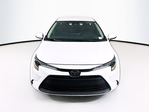 Used 2025 Toyota Corolla LE image 2