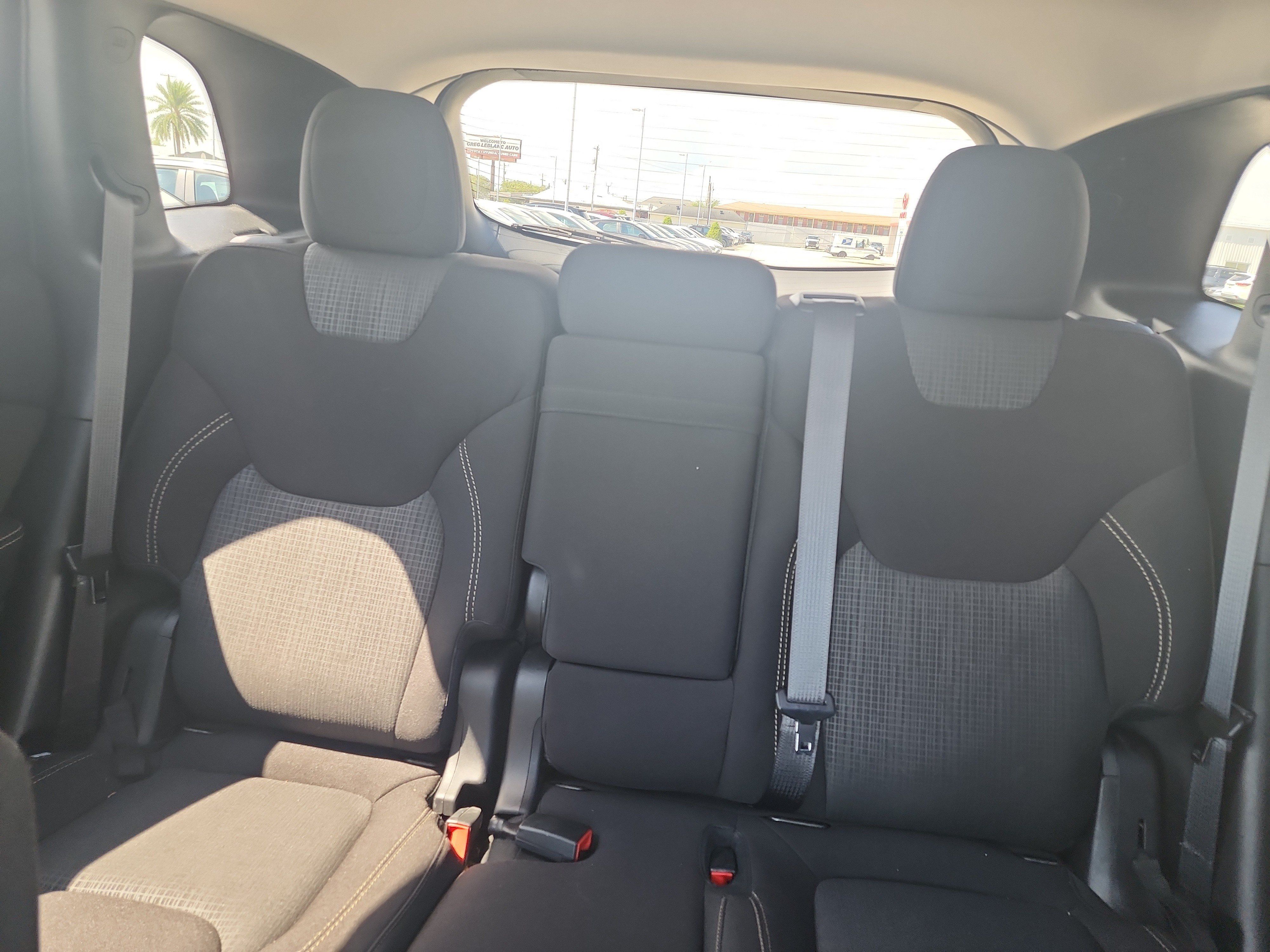 Used 2016 Jeep Cherokee Latitude w/ Comfort & Sound Group FWD image 23