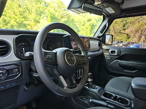 Used 2024 Jeep Wrangler Unlimited w/ Convenience Group AWD/4WD image 9