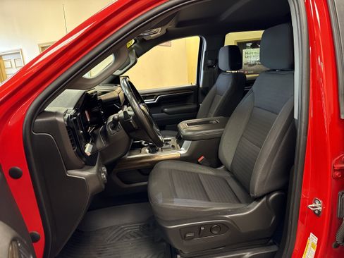 Used 2022 Chevrolet Silverado 1500 RST AWD/4WD image 7
