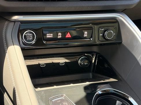 Used 2025 Audi Q5 Premium w/ Convenience Package AWD/4WD image 22