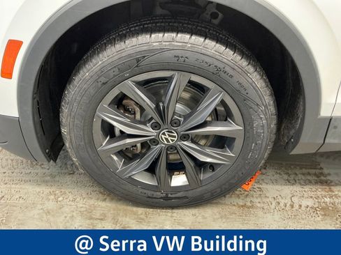 Certified 2022 Volkswagen Tiguan SE w/ Panoramic Sunroof Package image 11