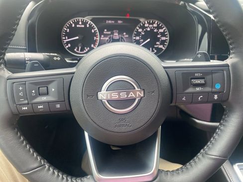 Used 2025 Nissan Pathfinder SV FWD image 14