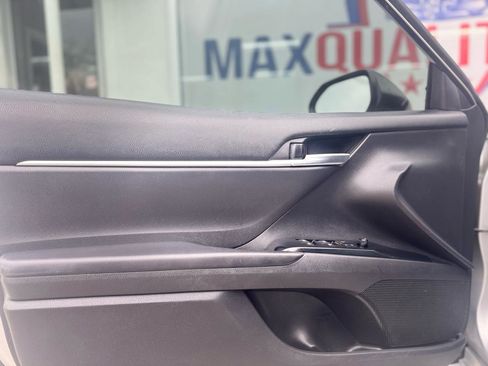 Used 2018 Toyota Camry SE FWD image 36