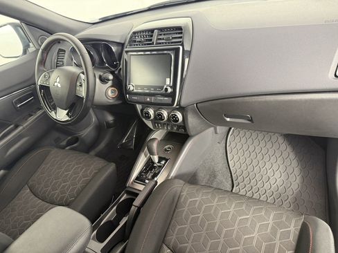 Used 2025 Mitsubishi Outlander Sport AWD image 11