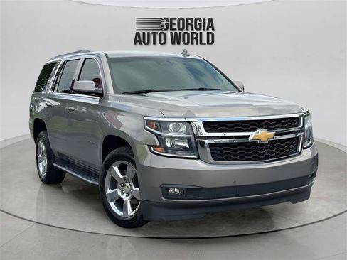 Used 2018 Chevrolet Tahoe LT w/ Luxury Package RWD image 2