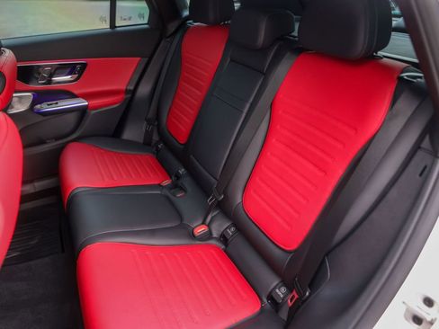 Used 2025 Mercedes-Benz GLC 43 AMG 4MATIC image 28