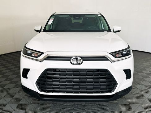 Used 2025 Toyota Grand Highlander FWD image 8