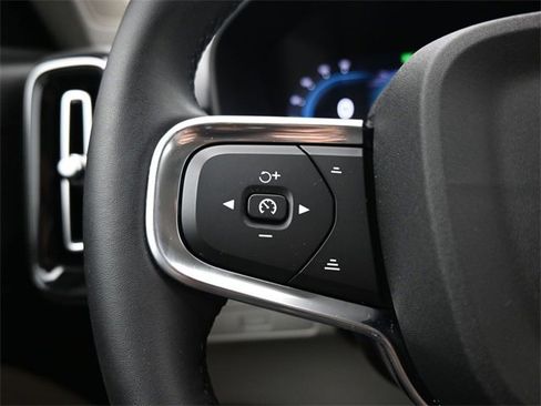 Used 2024 Volvo XC40 B5 Plus image 25