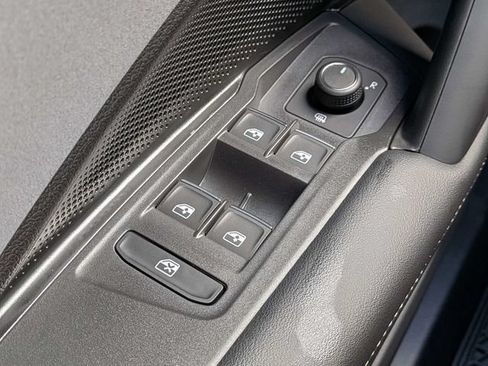 New 2026 Volkswagen Tiguan SE R-Line FWD image 26