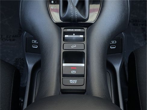 Used 2024 Honda HR-V LX image 16