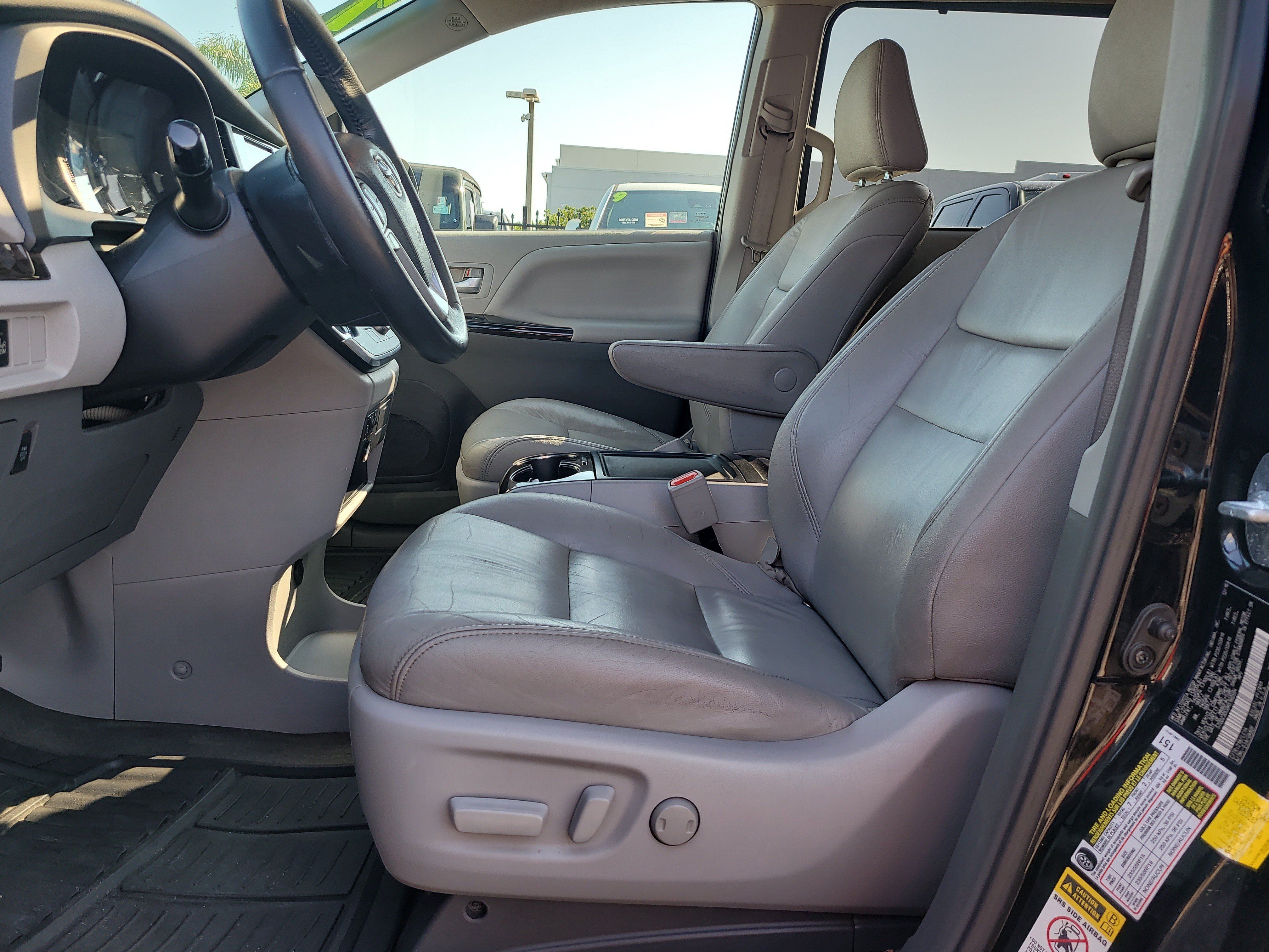 Used 2017 Toyota Sienna XLE w/ XLE Navigation Package AWD/4WD image 15