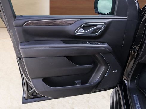 Used 2023 Chevrolet Suburban LT w/ Luxury Package image 24