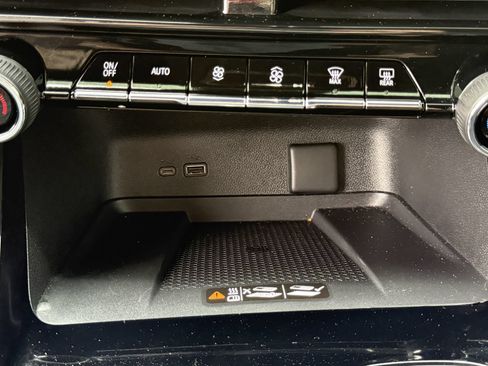 Used 2026 Chevrolet Traverse RS w/ LPO, Floor Liner Package FWD image 34