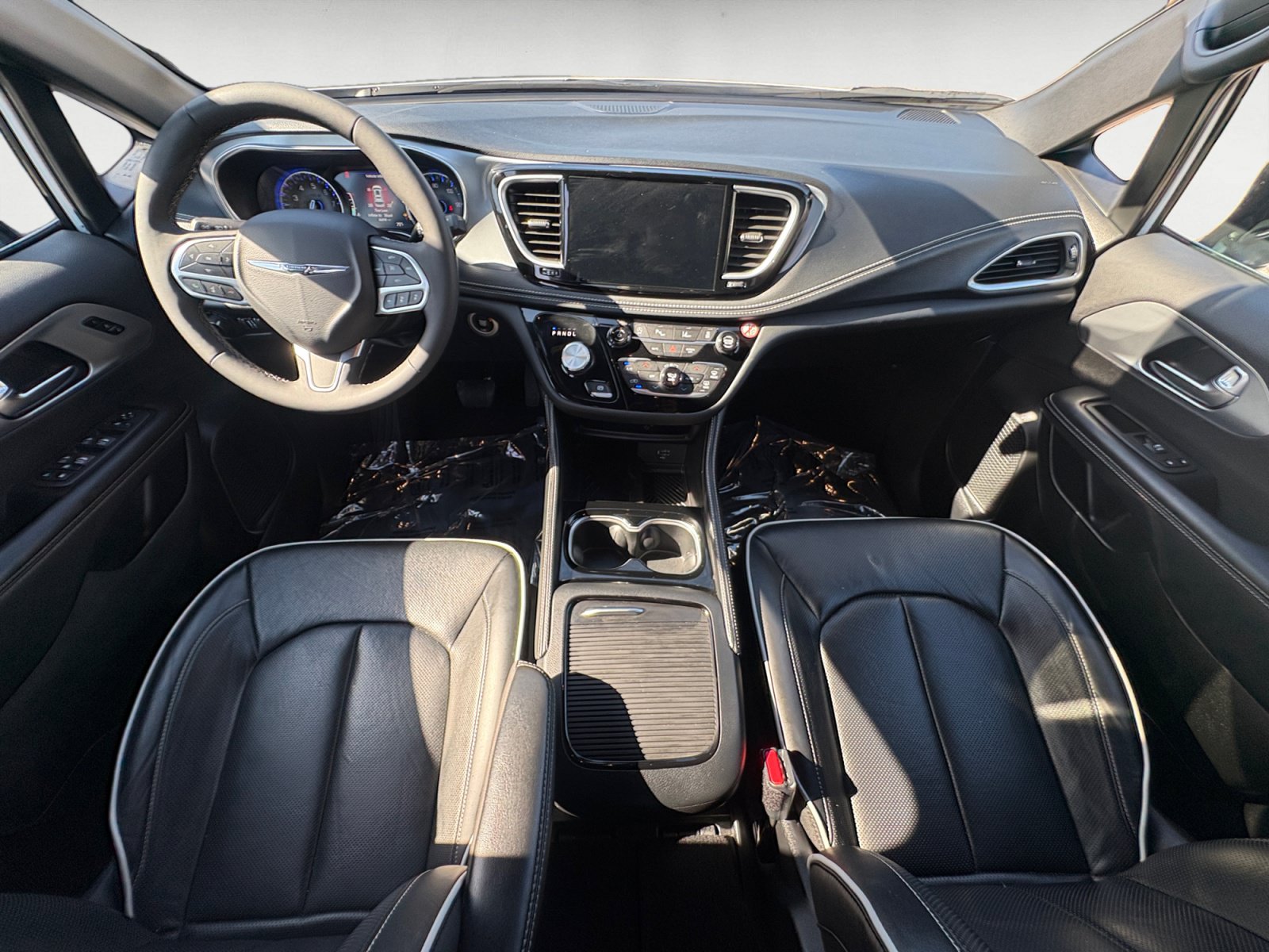 Used 2026 Chrysler Pacifica Limited FWD image 14