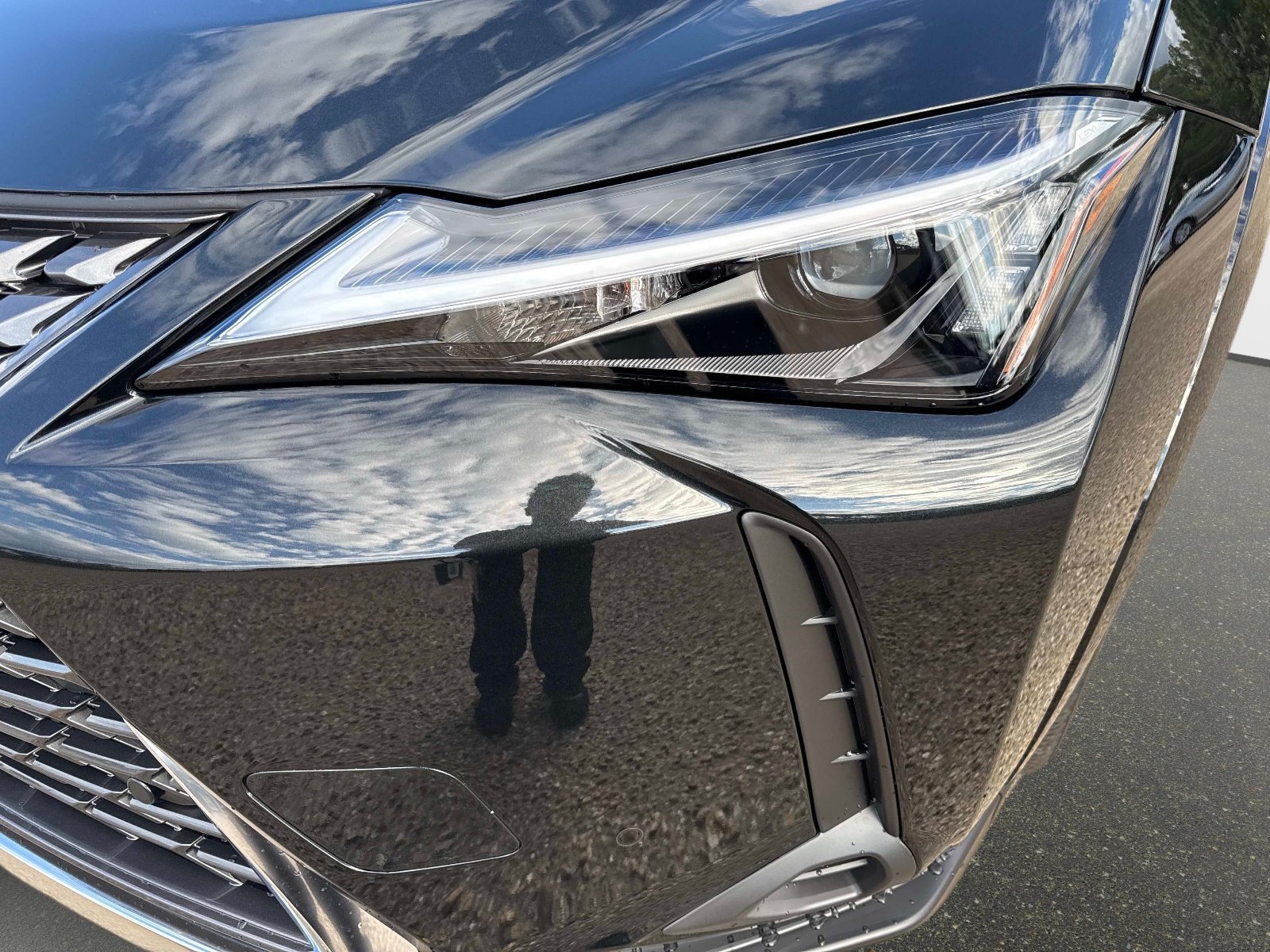 New 2026 Lexus UX 300h FWD w/ Accessory Package (2T) image 9