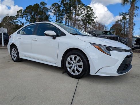 Used 2023 Toyota Corolla LE image 2