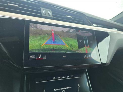 Used 2024 Audi Q8 e-tron Premium Plus w/ Premium Plus Package image 30