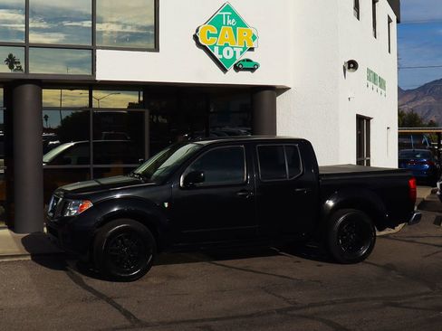 Used 2018 Nissan Frontier SV image 7