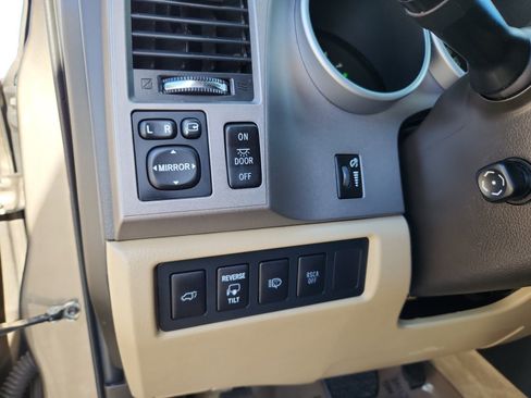 Used 2011 Toyota Sequoia Platinum image 31